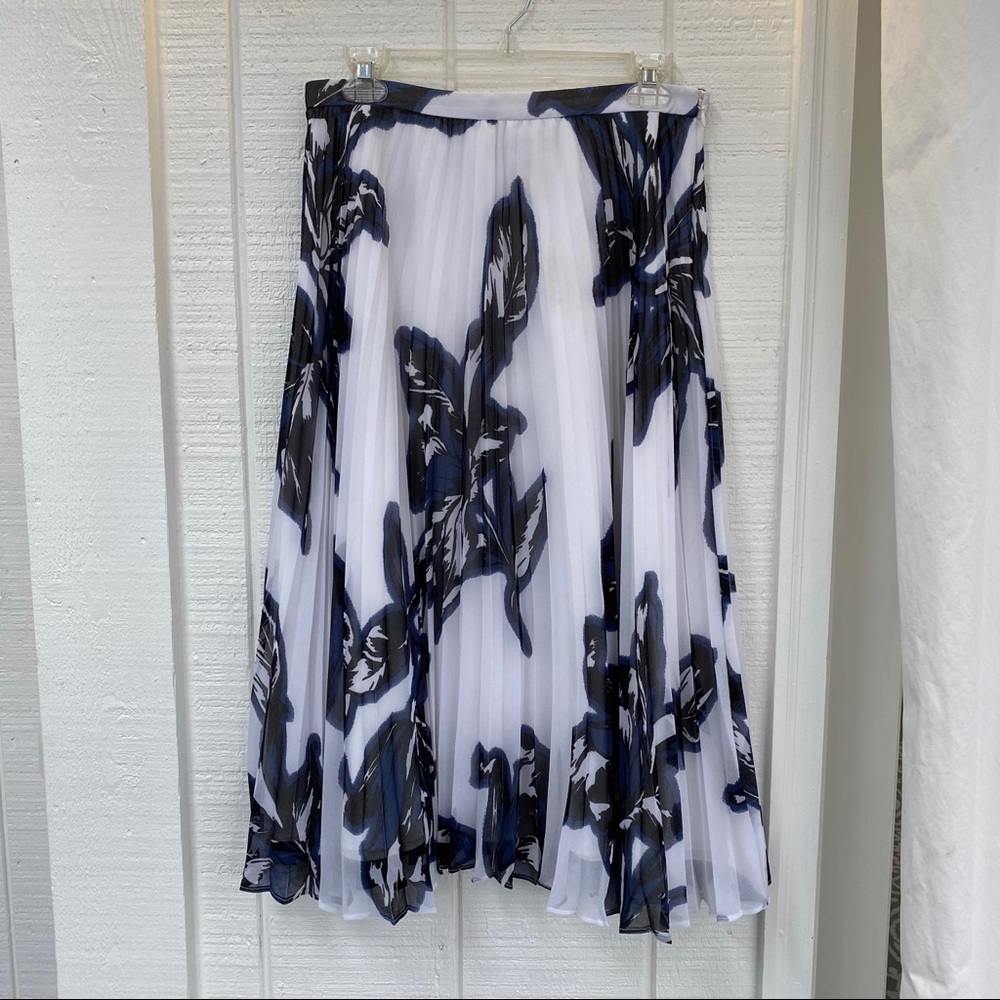 Gorgeous dress skirt from Banana Republic!